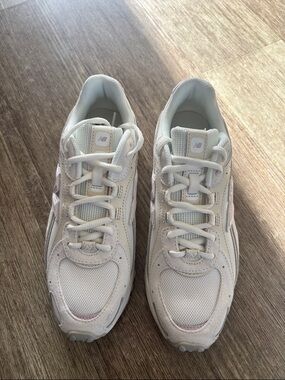 Women’s New Balance Mode de Vie. Size 8.5. New in box